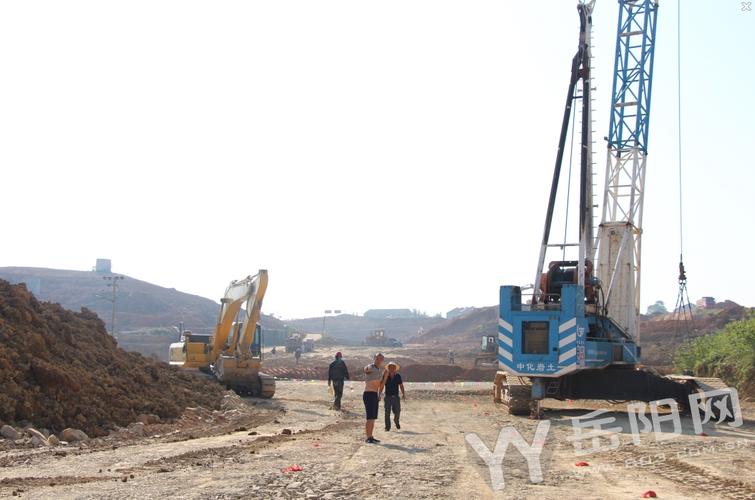 三荷机场项目正在进行土石方工程施工